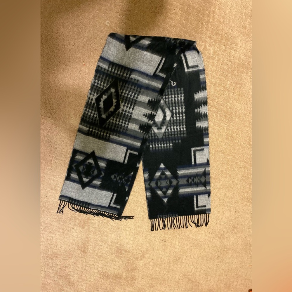 NWOT D & Y - Mens (softer than cashmere) black/gray/blue long scarf, Size: 64x12